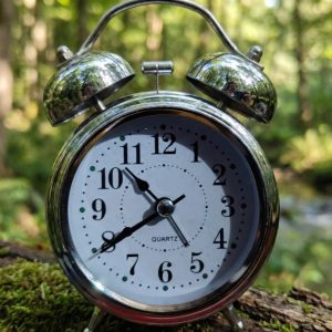 🕰️ একটি ক্লাসিক ডিজাইনের সাথে আধুনিক টাচ – Retro Digital Double Bell Alarm Clock।